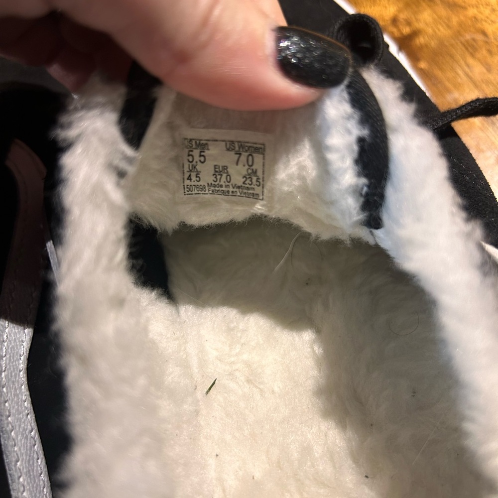 Fuzzy vans - Picture 5 of 5